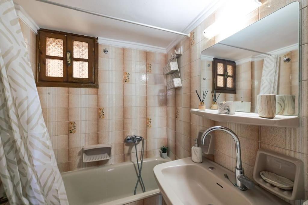 Seaside Escape Apartment Saronida Ngoại thất bức ảnh
