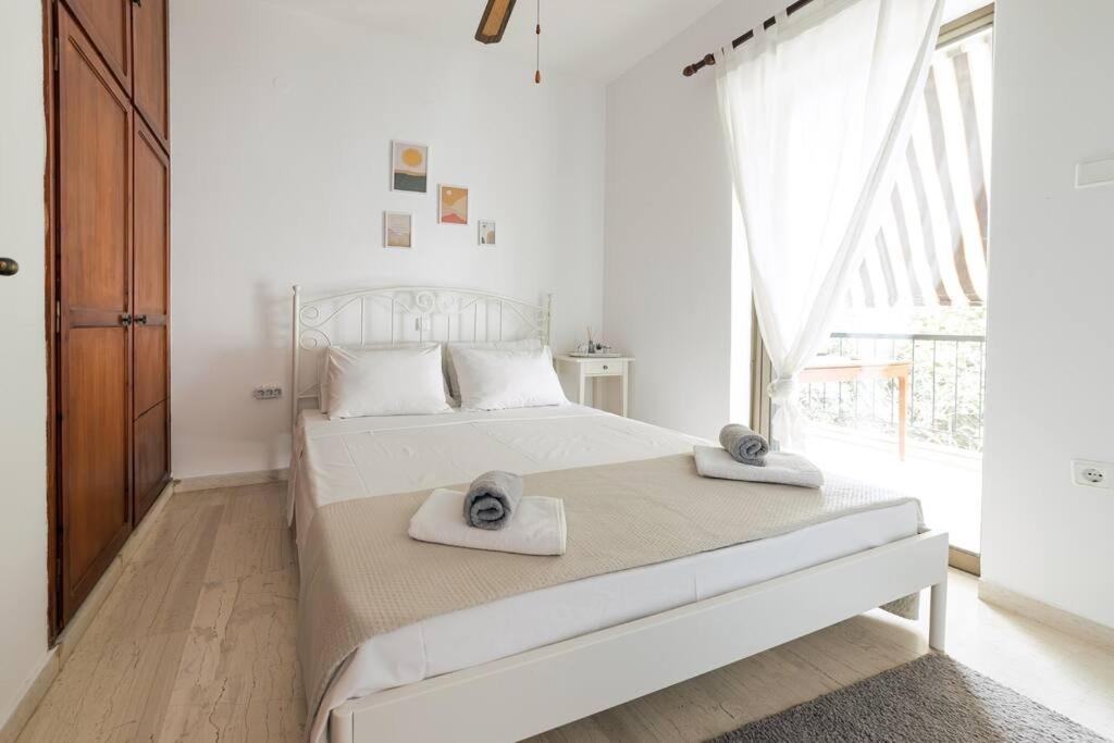 Seaside Escape Apartment Saronida Ngoại thất bức ảnh